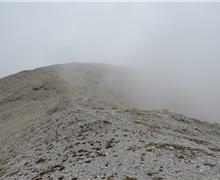 sale la nebbia sull'Antermoia